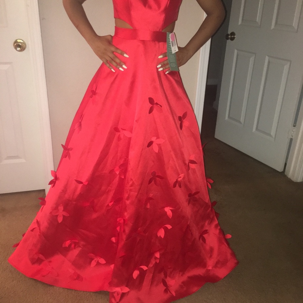 Red Prom Dress - Picture 4 of 8